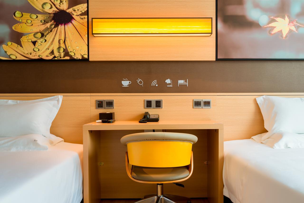 Iu Hotel Shenyang Railway Station Sk Transfer Center Екстериор снимка